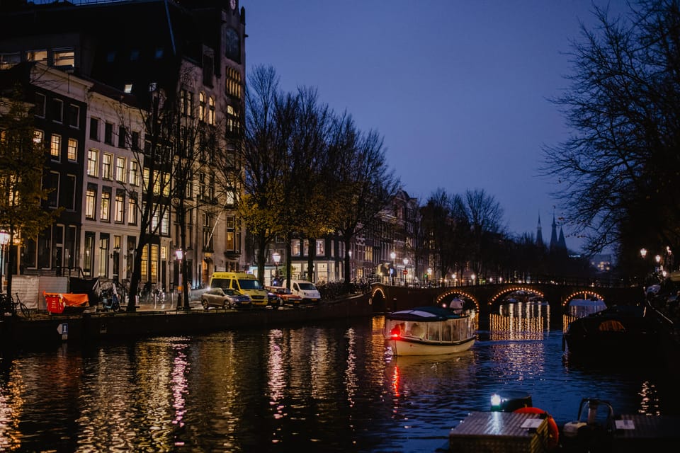  Amsterdam: Private Romantic Canal Cruise at Night 